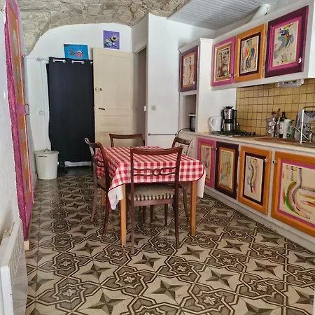 Maison D'artiste Avec Terrasse Ensoleillée Et Charme Du Sud - Linge De Lit Et Serviettes Non-inclus *