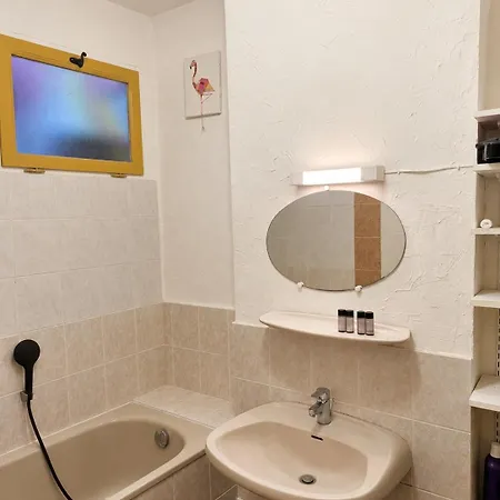 Maison D'artiste Avec Terrasse Ensoleillee Et Charme Du Sud - Linge De Lit Et Serviettes Non-inclus Feriehus Le Pouget